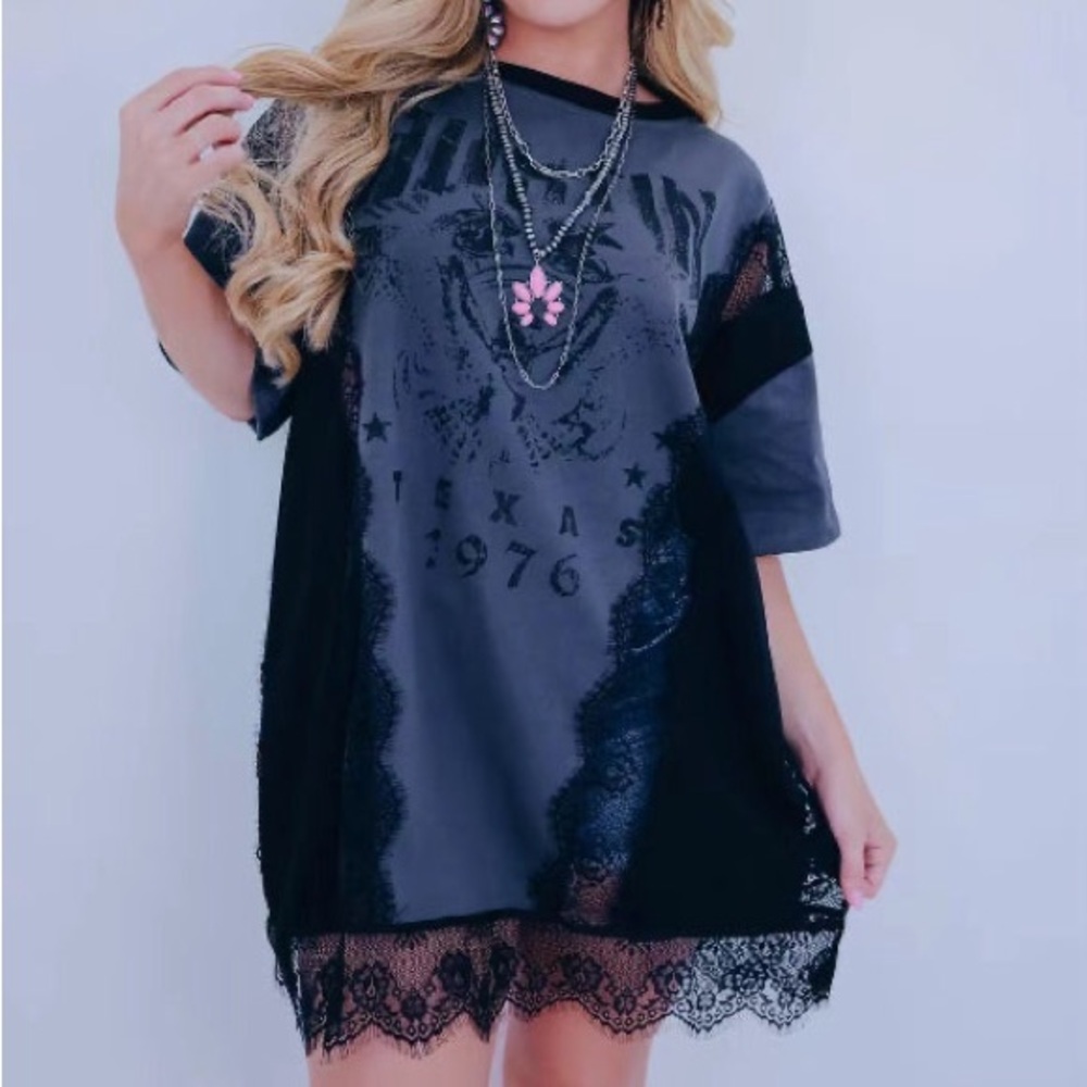 AUSTIN LACE CONTRASTING GRAPHIC TEE NWT